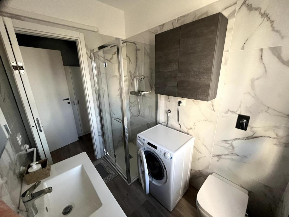 Bilocale Con Netflix Incluso Apartment Lodi Luaran gambar